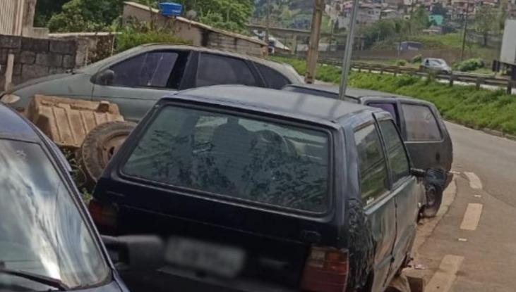 Um carro parado no lugar errado pode colocar vidas em risco; saiba como informar à Prefeitura wp header logo 4717