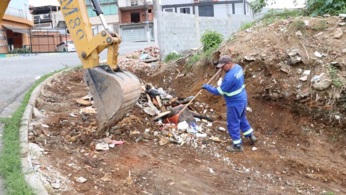 Manutenção realiza força-tarefa para limpeza de ponto de descarte irregular no Jardim Varan wp header logo 3071