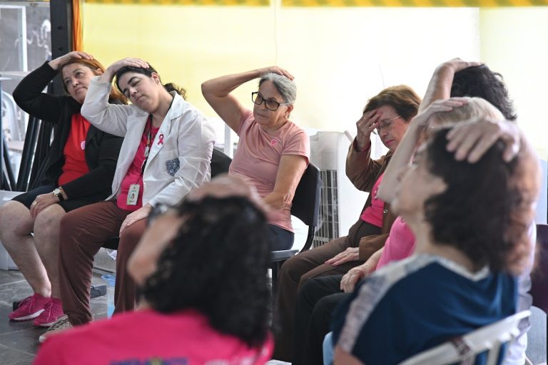 Idosos participam de aulão especial do Outubro Rosa na Policlínica do Gonzaga, em Santos wp header logo 3619